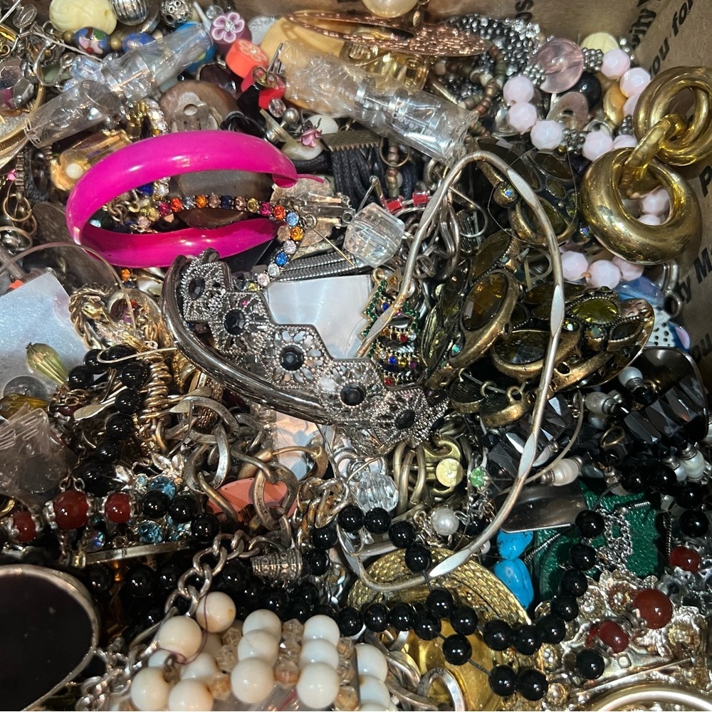 3 LBS Vintage to Now Wear Craft Scrap Repair Junk Drawer Jewelry Lot - Picture 3 of 7